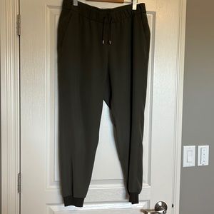 GUC Dark Olive On the Fly joggers, size 10